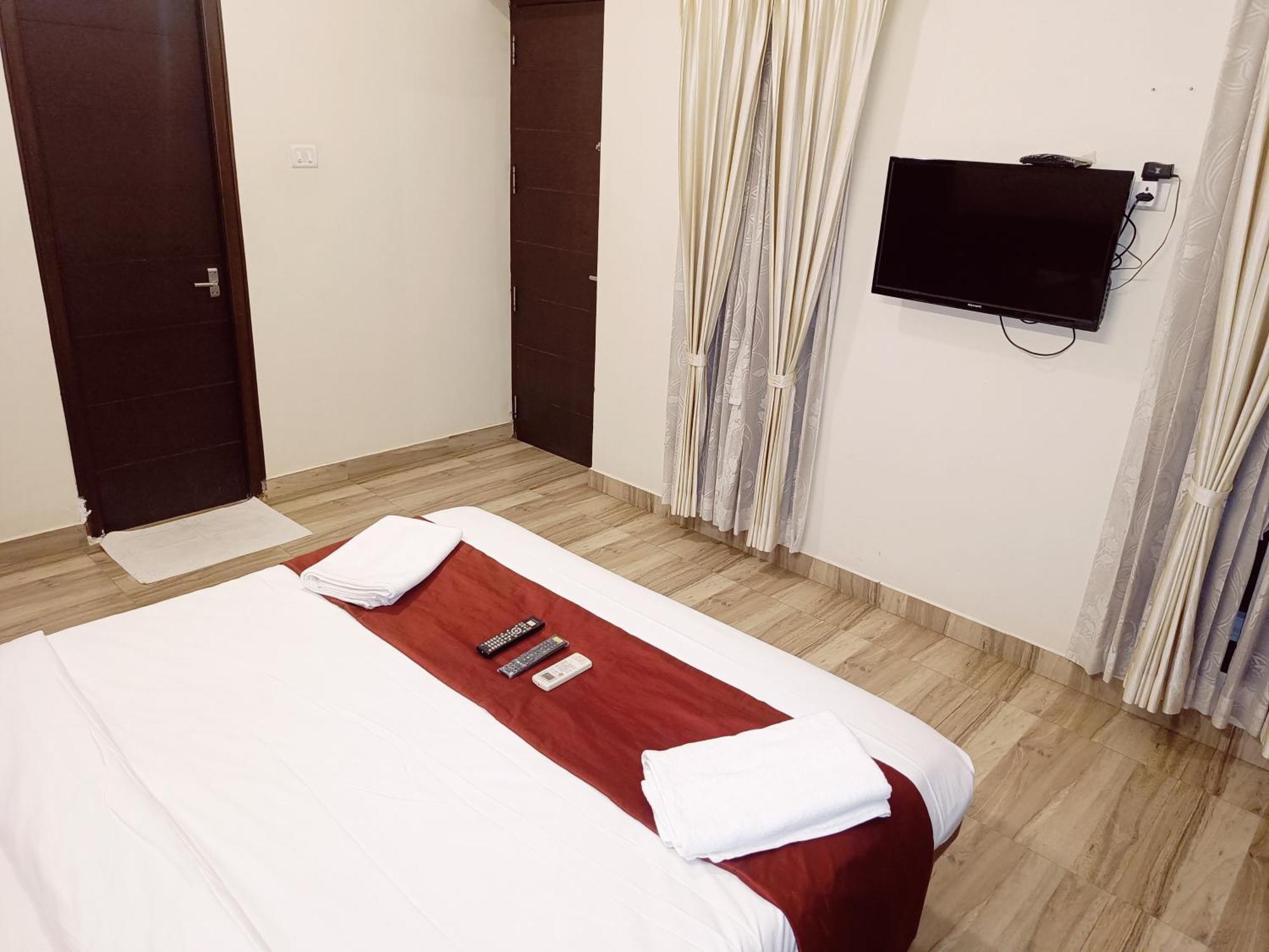 Hotel Marys Arcade Thanjavur Bagian luar foto