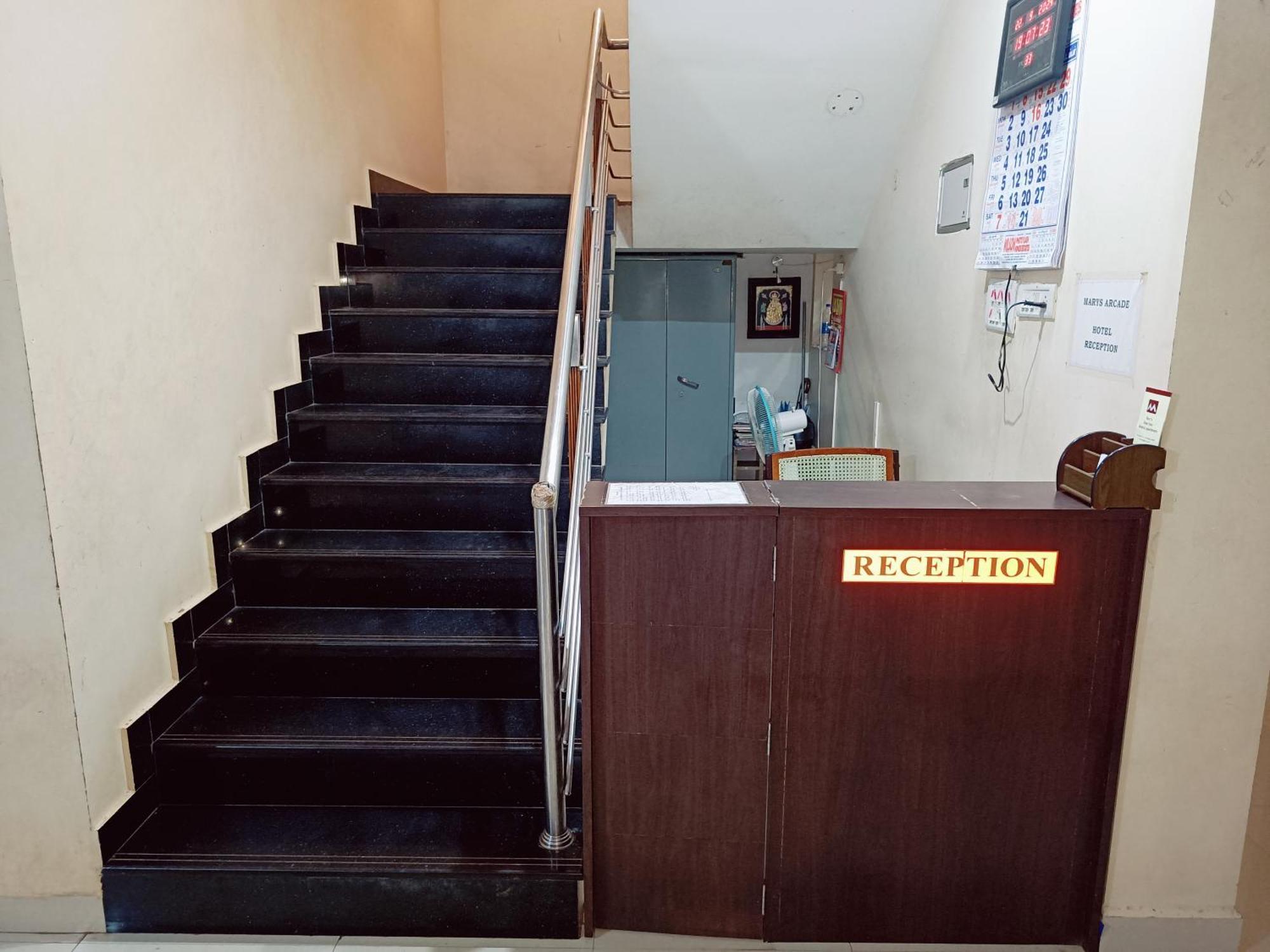 Hotel Marys Arcade Thanjavur Bagian luar foto
