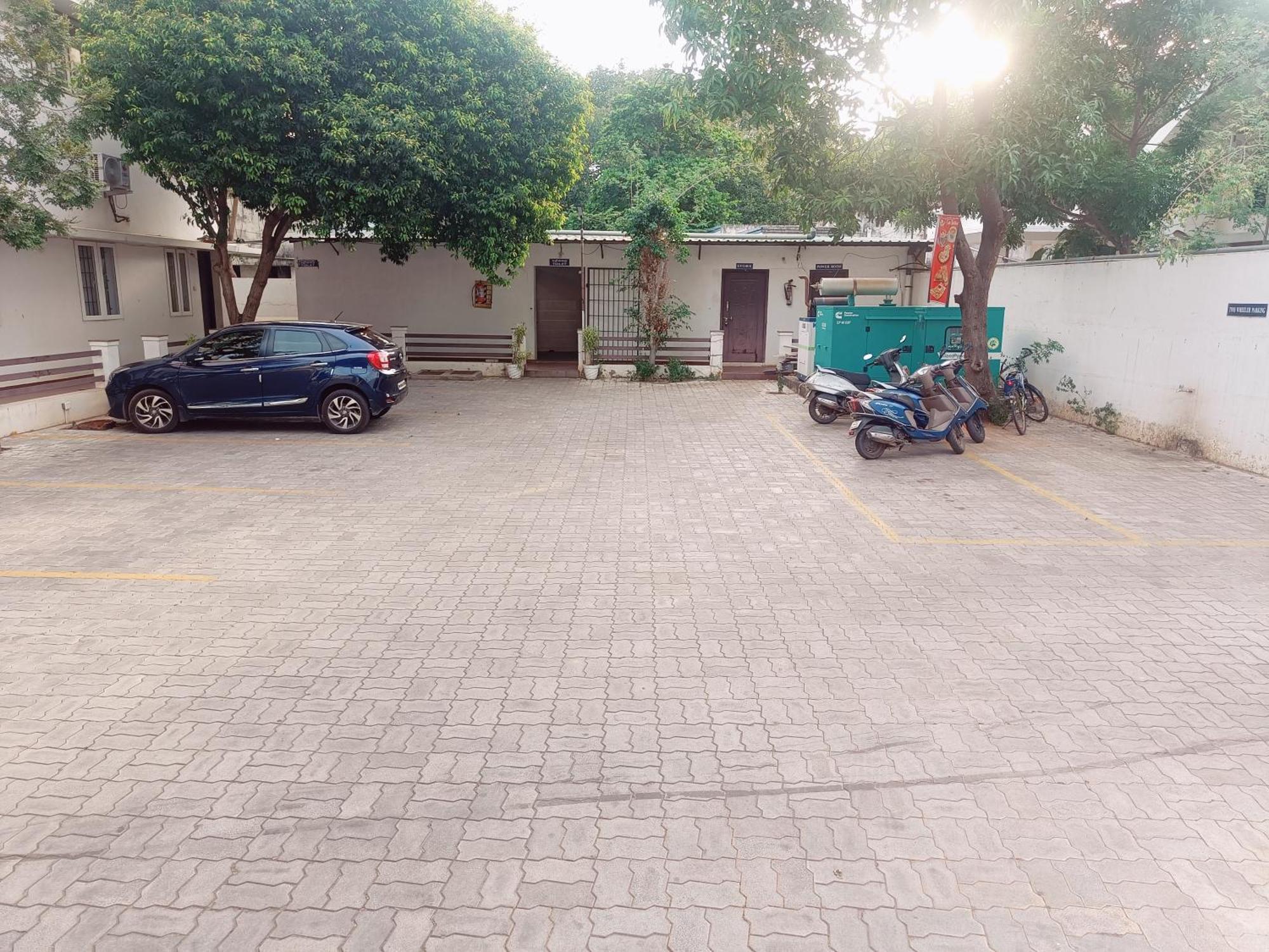 Hotel Marys Arcade Thanjavur Bagian luar foto